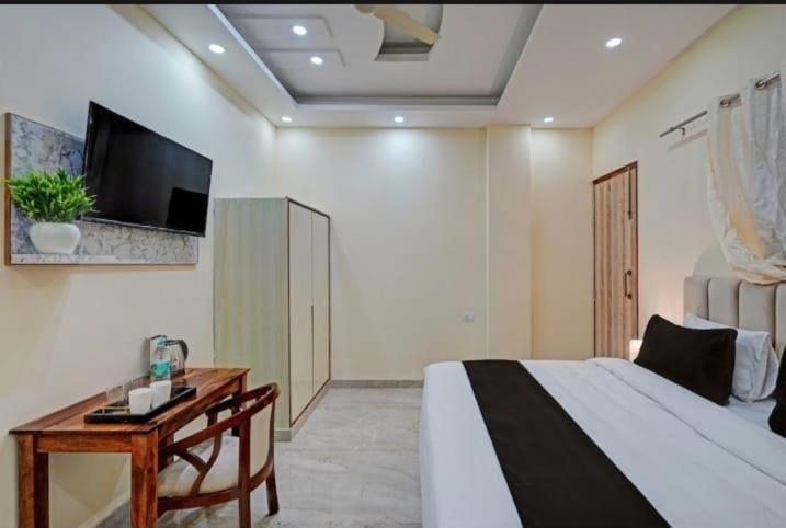 Shourya Hotel And Banquet نويدا المظهر الخارجي الصورة