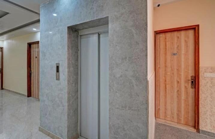 Shourya Hotel And Banquet نويدا المظهر الخارجي الصورة
