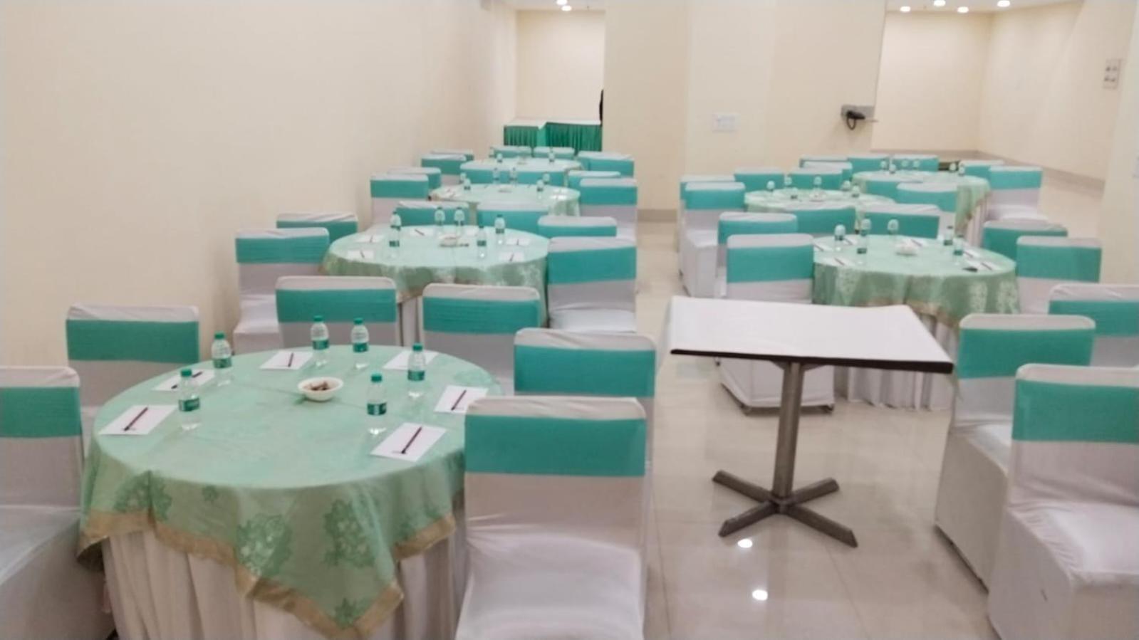 Shourya Hotel And Banquet نويدا المظهر الخارجي الصورة