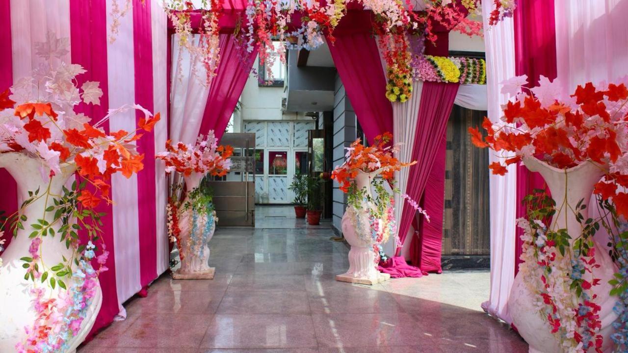 Shourya Hotel And Banquet نويدا المظهر الخارجي الصورة