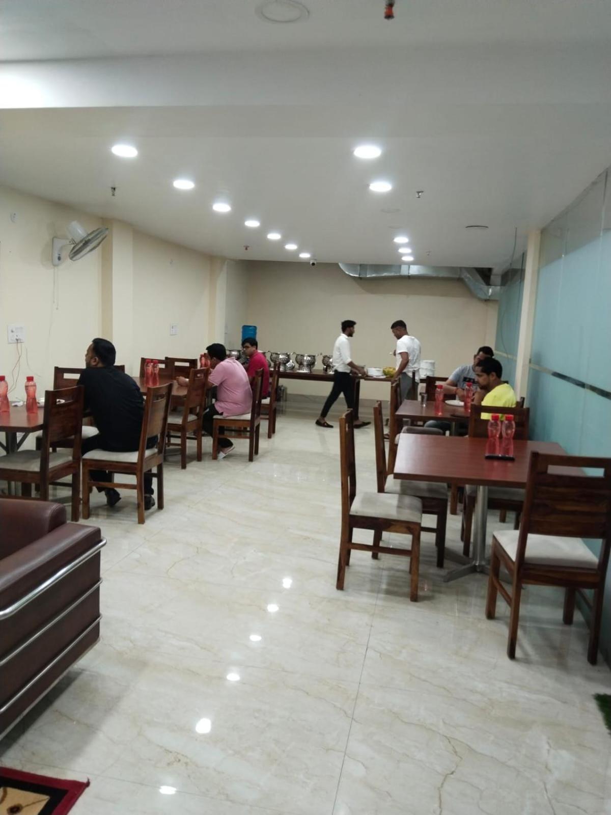 Shourya Hotel And Banquet نويدا المظهر الخارجي الصورة